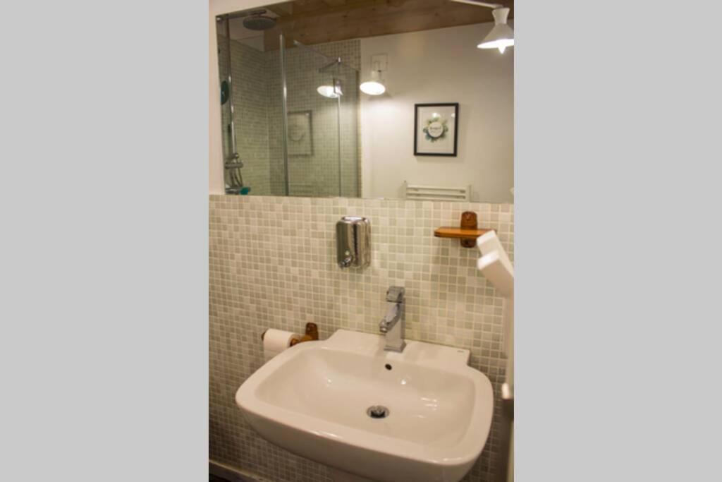 Tu Hogar En El Camino. Burgos Centro. Vut. Wifi Apartment Luaran gambar